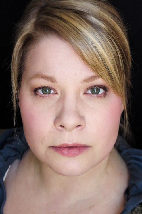 Jodi Kingsley as Evelyn