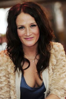 Saar Koningsberger as Antje van Velzen