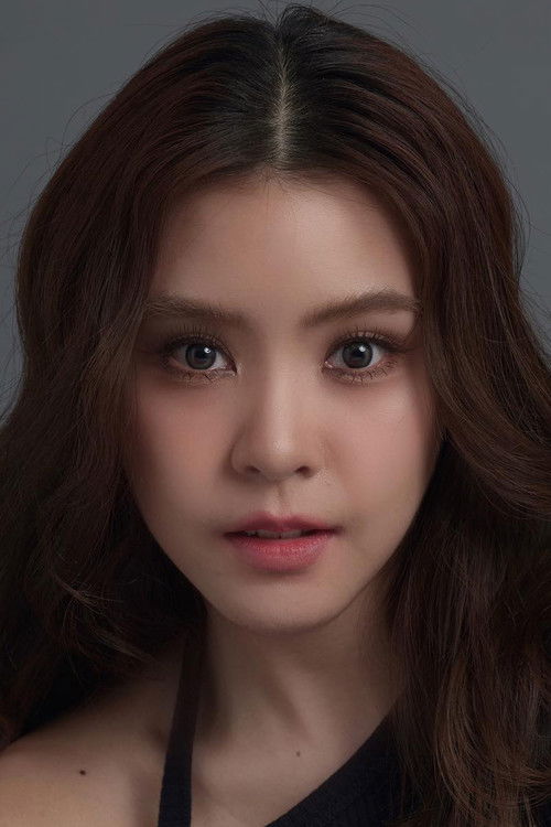 Isarapa Thawatpakdee as Herself