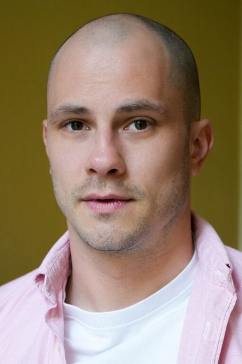 Nikolaus Sternfeld as Erik Stoibel