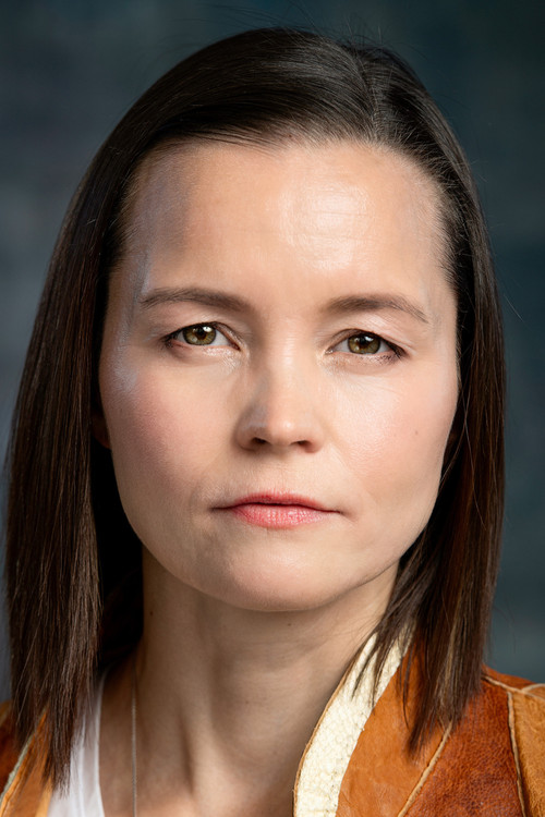 Ingá Elisá Påve Idivuoma as Beate