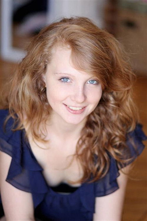 Ingrid Juveneton as Mina Halaunbrenner