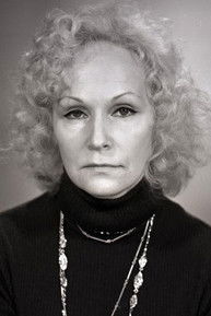 Helve Halla as Ello's Mother