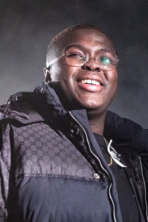 Abdulhakim Hassane as Skogvokter (voice)