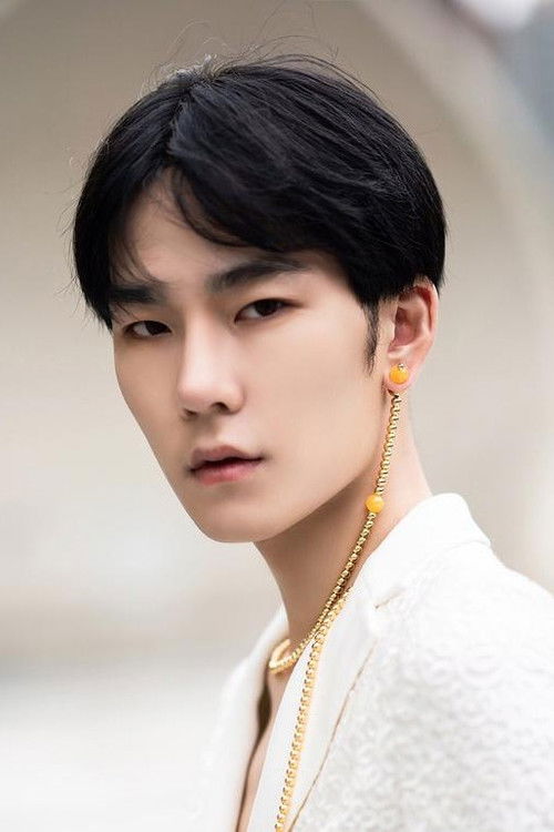 Wang Yihuan as Lu Lin