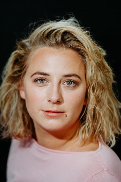 Alexandra Leonie Kronberger as Karin