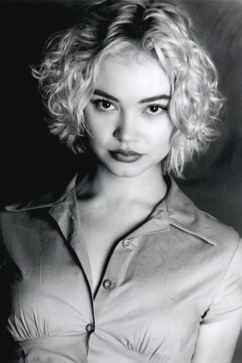 Shawnee Free Jones as Eve