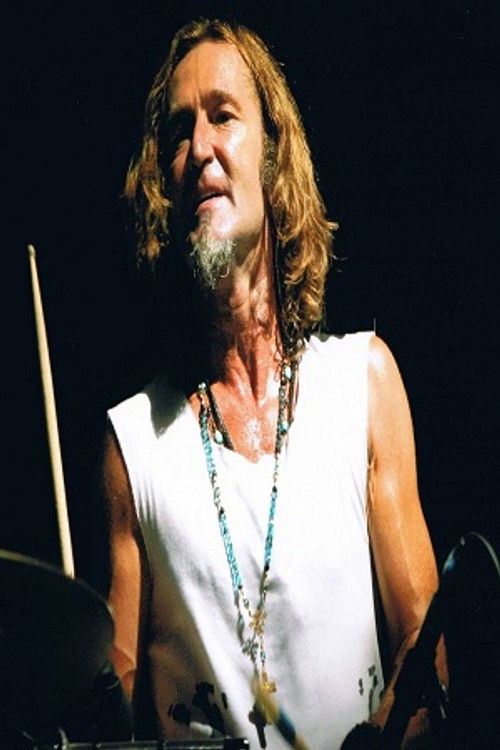 Geoff Dugmore as Self - Batterie