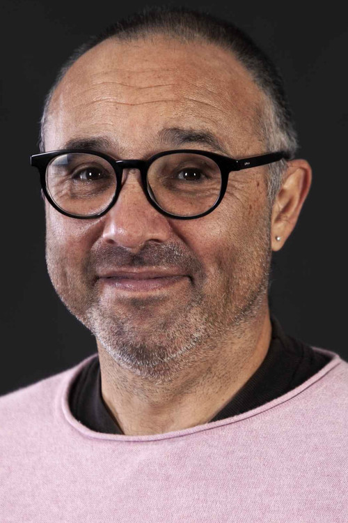 Alexandre Martins as Zé Luís