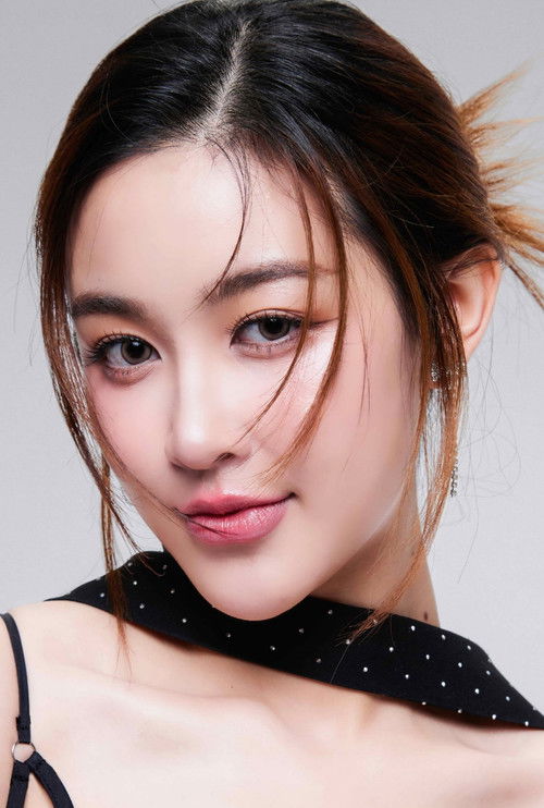 Thanyares Chamnan as Song