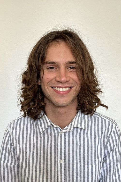 Saúl Mendoza as July