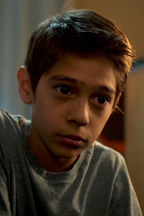 Luis Amaya as Gus