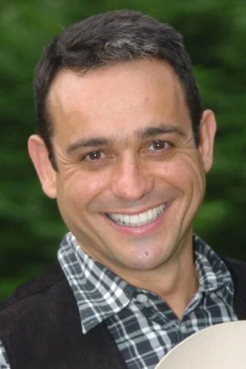 Hugo Gross as Tavinho (Otávio Pastore)