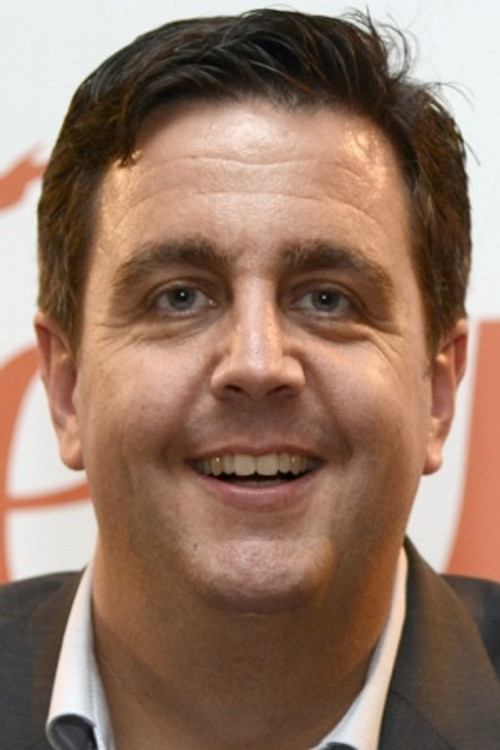 Bastian Pastewka as Angie