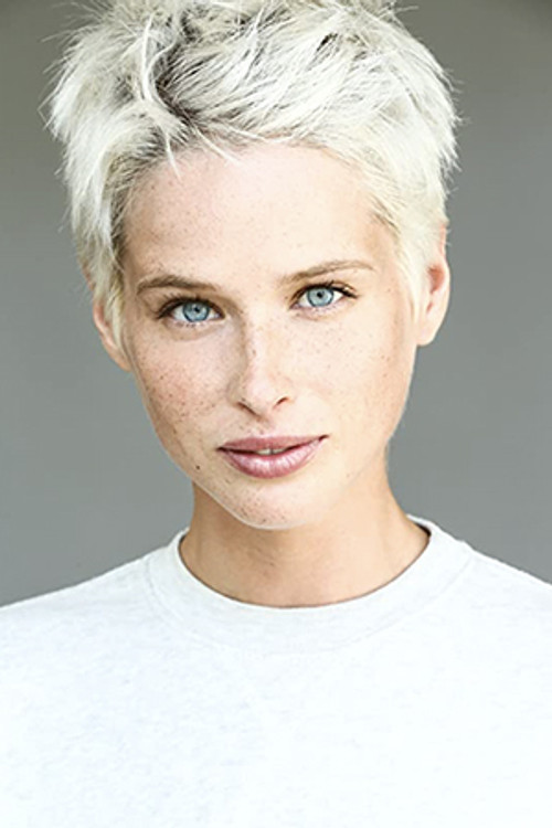 Chloé François as l'employée Chastaing