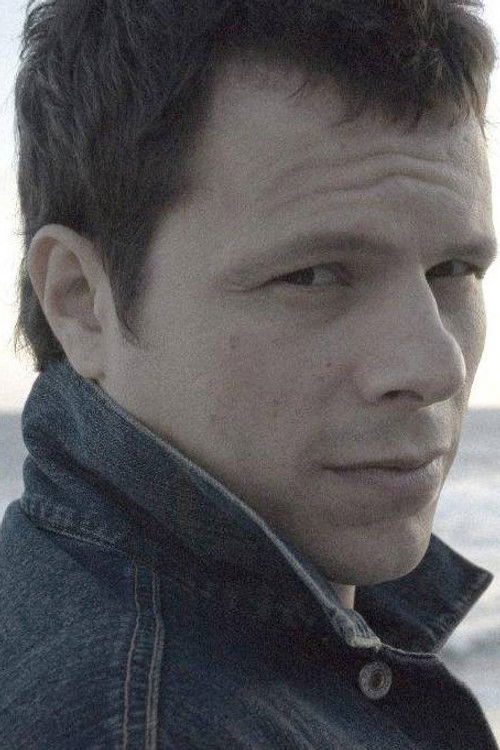 Toni Platão as vocals