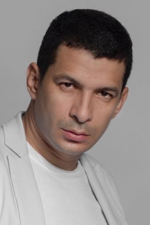 Andres Estrada as Gilberto