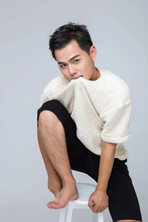 Jin Hui as Lu Yuerong