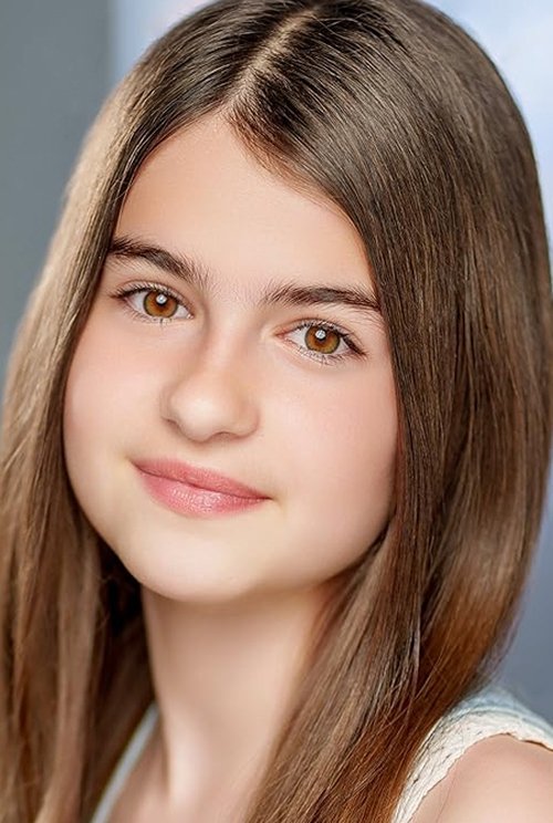 Bianca Sas as Daphne