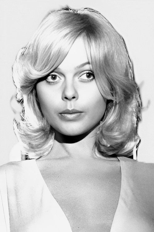 Lillian Müller as Claudia Schumann