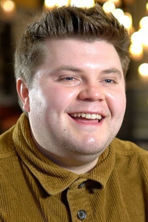 Samuel Creasey as Groundy