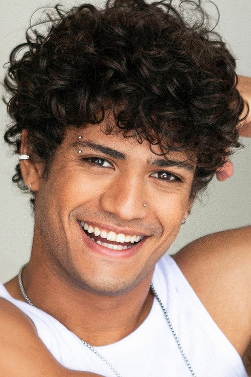 Gabriel Santana as Paulo