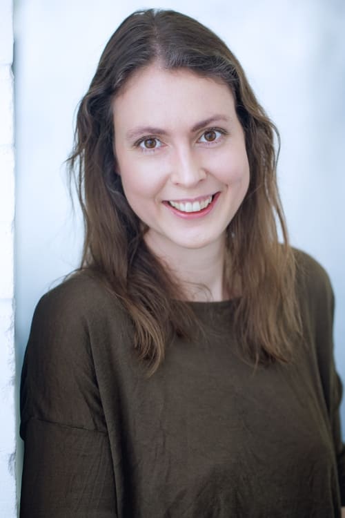 Zoe Cunningham as Illara