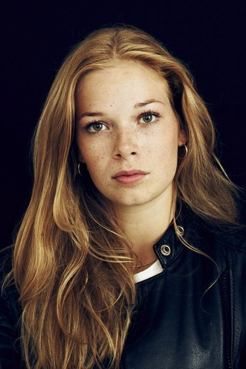 Elena Arndt-Jensen as Karla