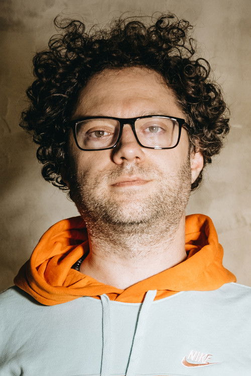 Misha Pravylnyi as Notary