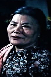Tuyết Trinh as Mother Bảy (Ngọc Lan's mom)