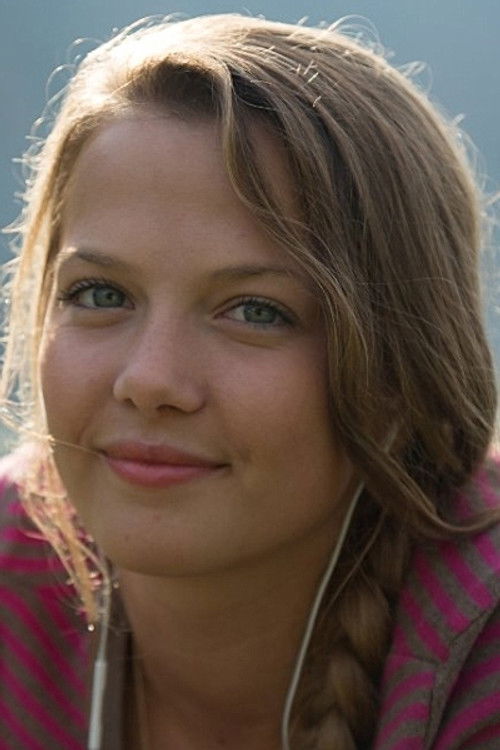 Kine Bortheim Jentoft as Sarah