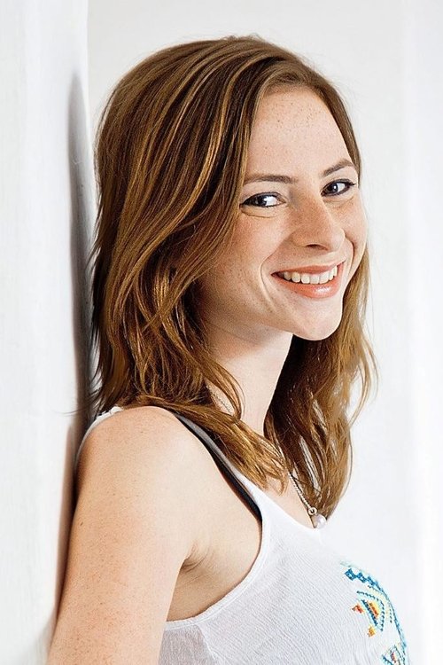 Carolyn Genzkow as Lena