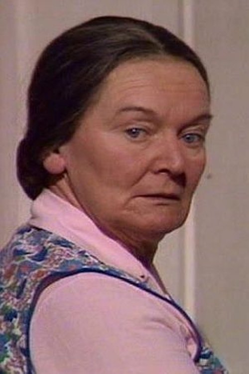 Mary Hignett as Matronly Woman