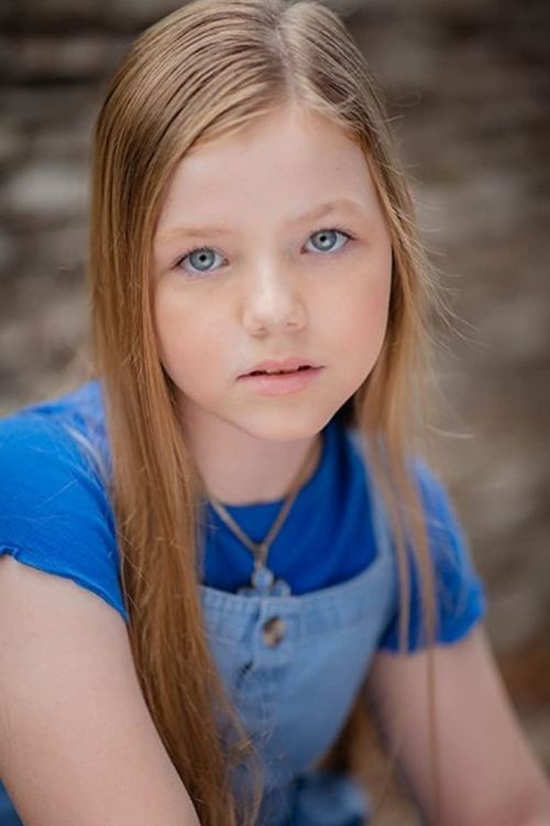 Charlotte Stent as Violet