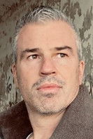 Allard Geerlings as Barry