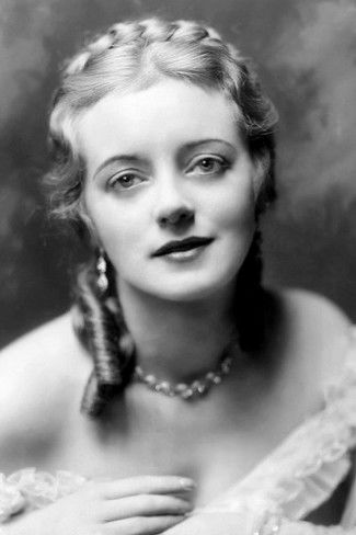 Evelyn Laye as Cynthia Pitman