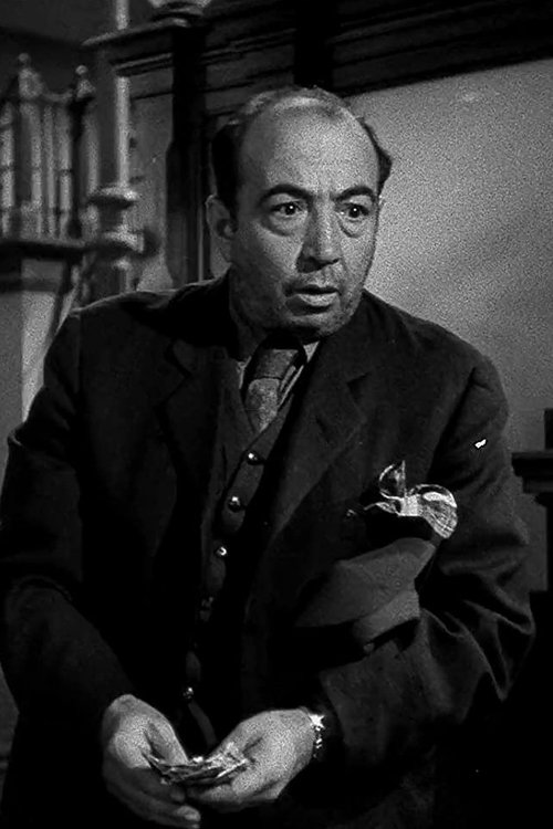 Tito Vuolo as Grocer