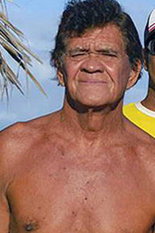 Sané Richmond as Self - Plongeur, propriétaire de la pension Ttamanu, Polynésie (France)