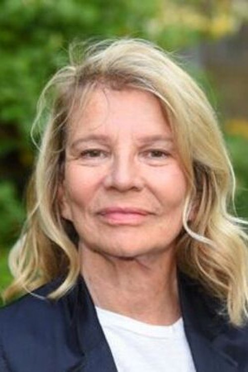 Nicole Garcia as Karmele