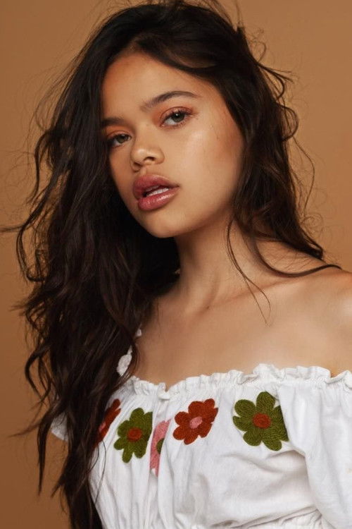 Malia Pyles as Sasha