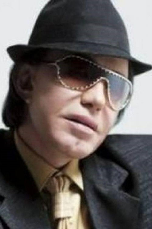 Yannis Floriniotis as Singer