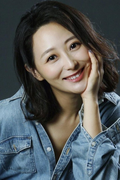 Nuo Nuo as News anchor