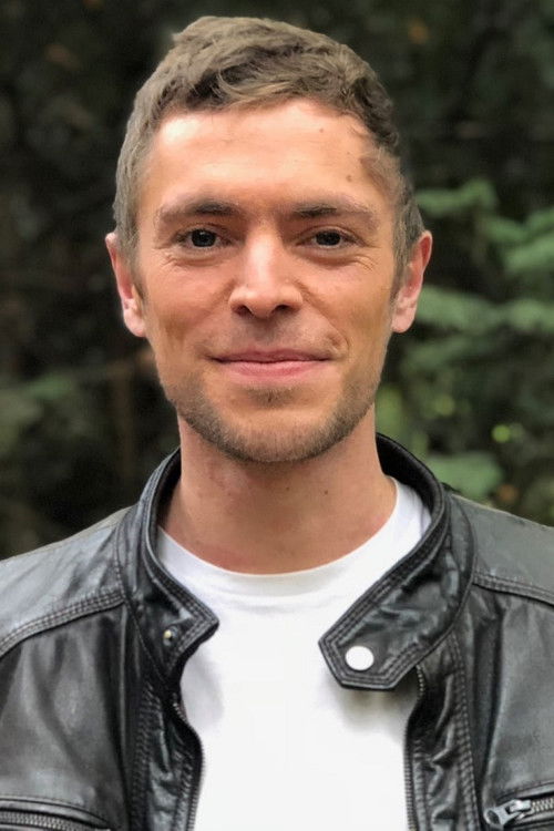 Aurélien Caeyman as Swan