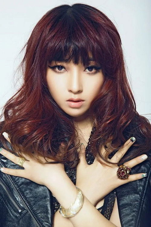 Seven Wei as Fang Fang