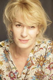 Hélène de Saint-Père as La Journaliste Viticole