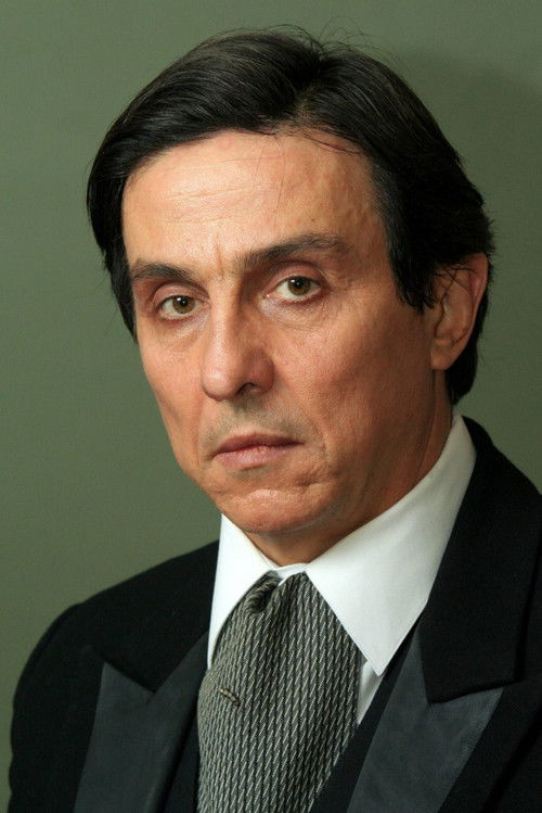 Pyotr Semak as Volodya, muzh Rity