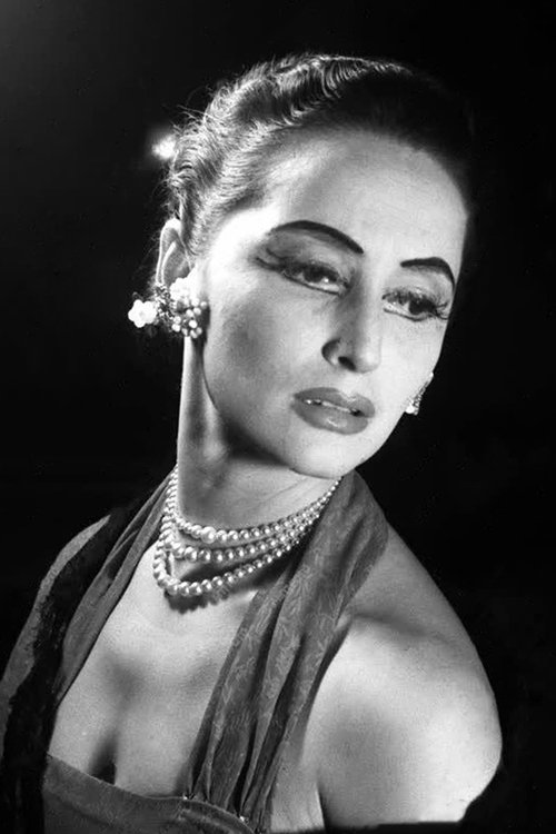 Rita Békés as Erzsi
