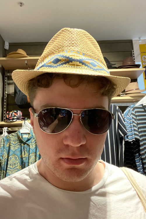 Sebastian Johns as Extra (bar scene + production studio)