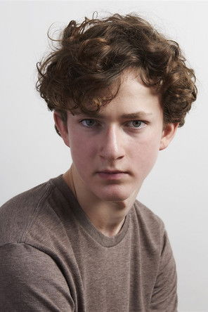 Noé Wodecki as Ethan