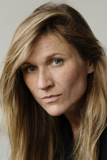 Julischka Eichel as Narrator